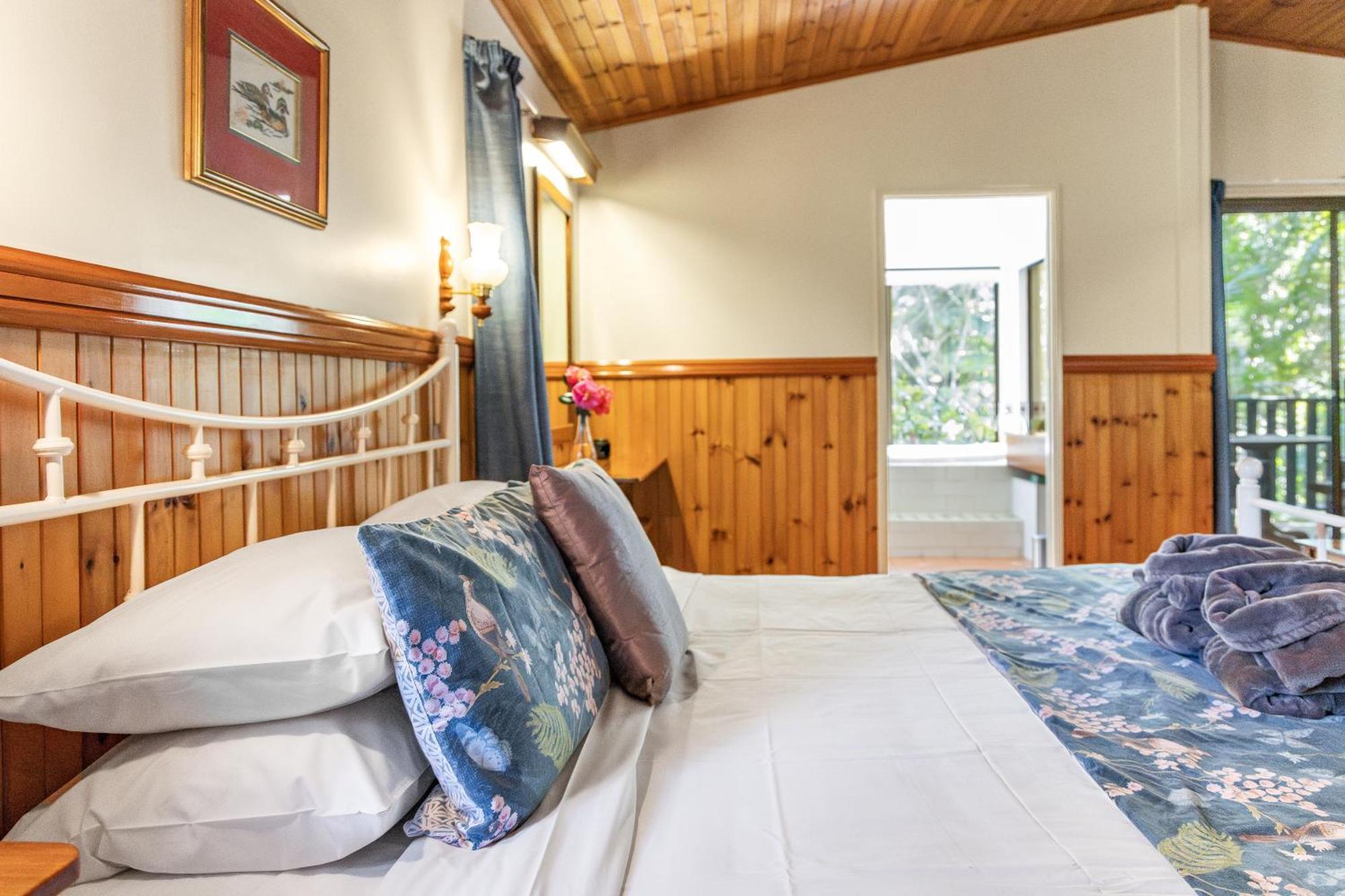 Montville Country Cabins Exterior photo