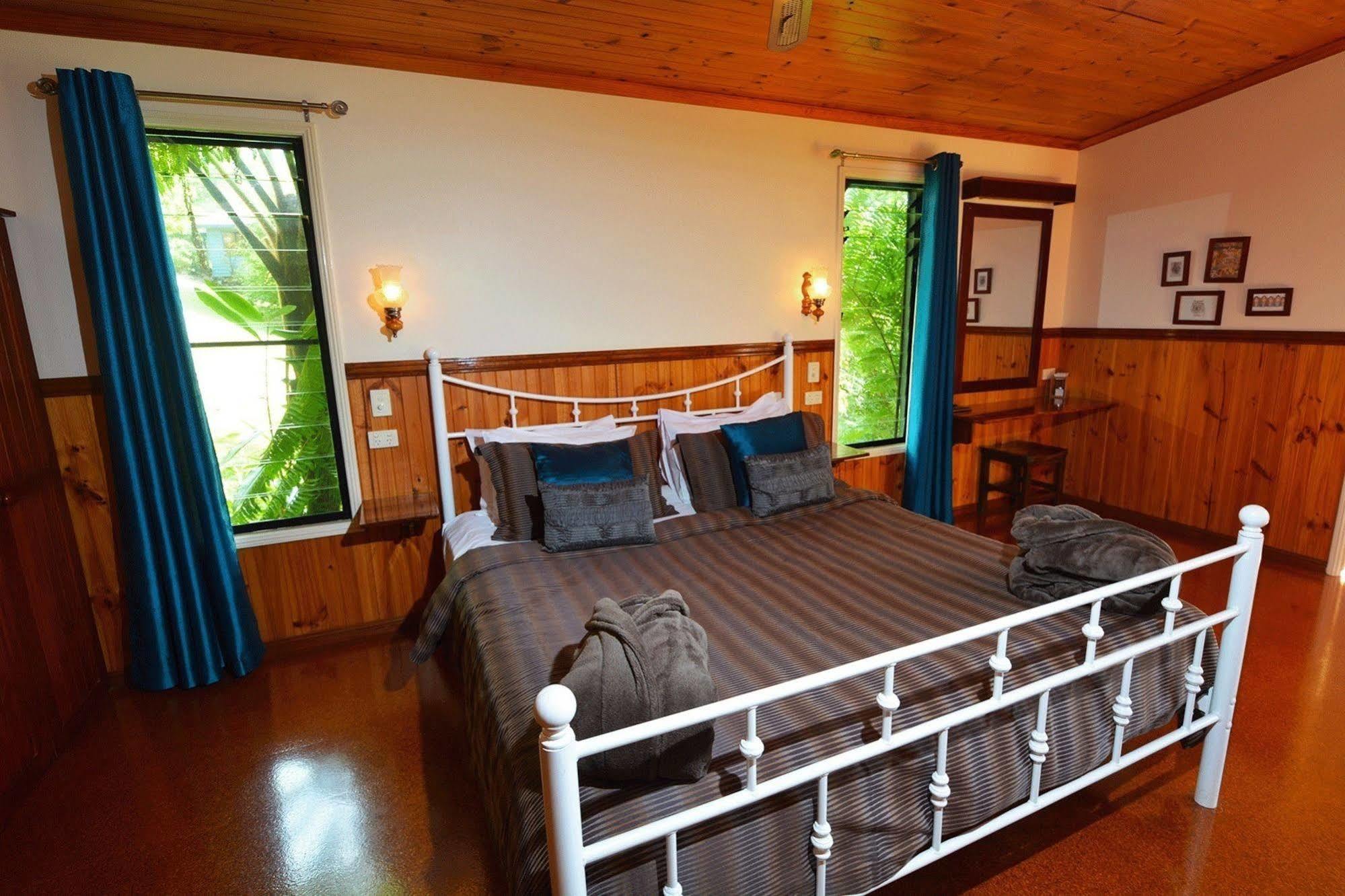 Montville Country Cabins Exterior photo